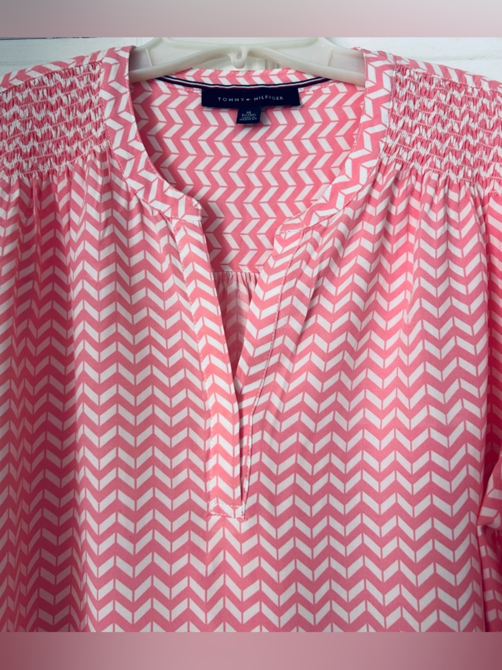 Tommy Hilfiger Pink & White Chevron Blouse V-Neck Smocked Shoulder XL - Picture 1 of 5